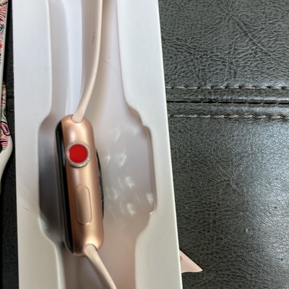 Apple Watch 3 with GPS + Cellular - Picture 5 of 9